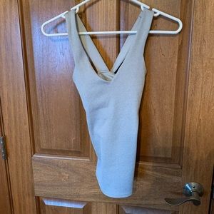 Like new Alo Yoga elevate tank - gray